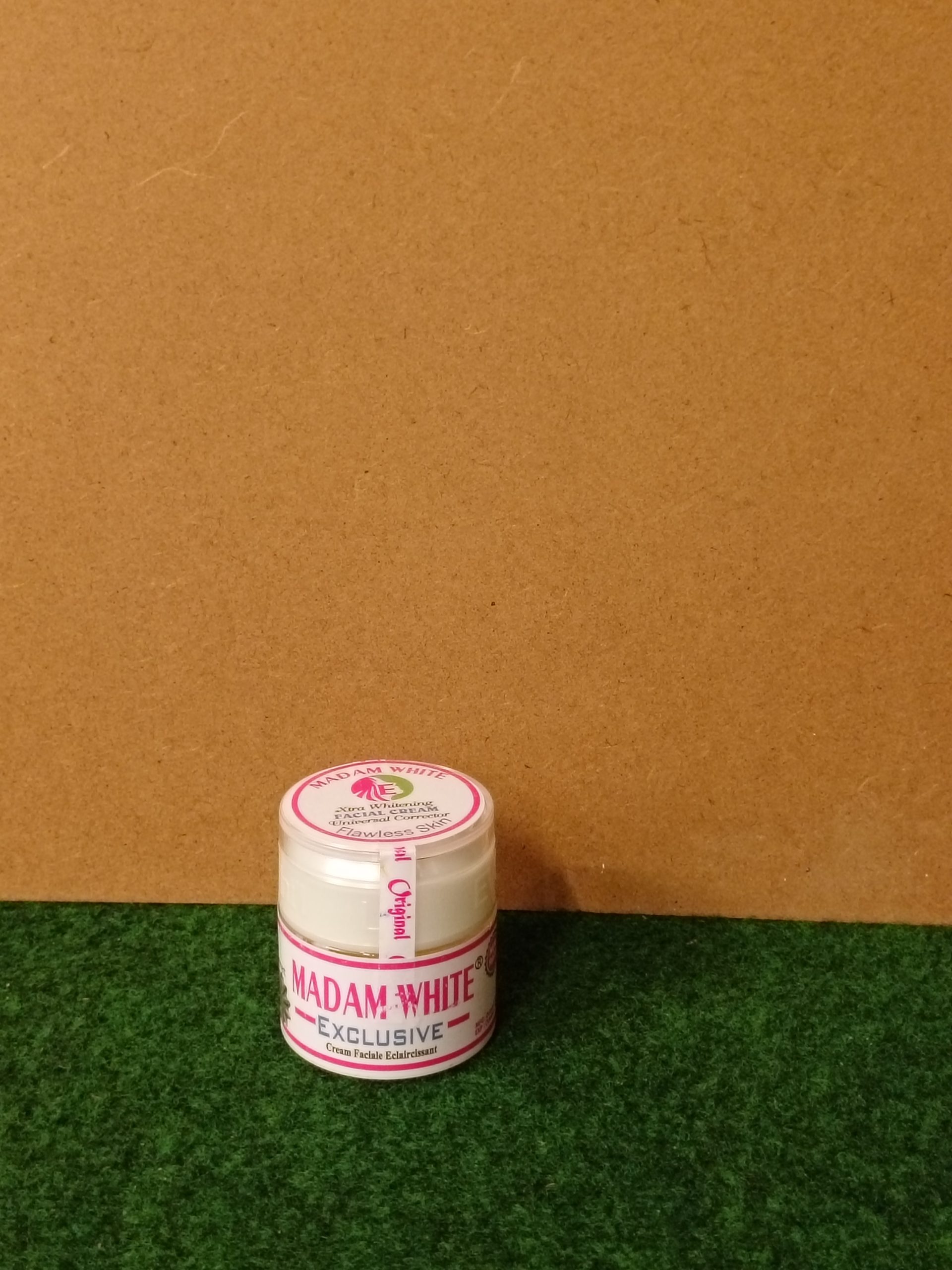 Crème Visage éclaircissante Madam White Exclusive - 60g, Pour Tous Types De Peau, Fabriqué En France
